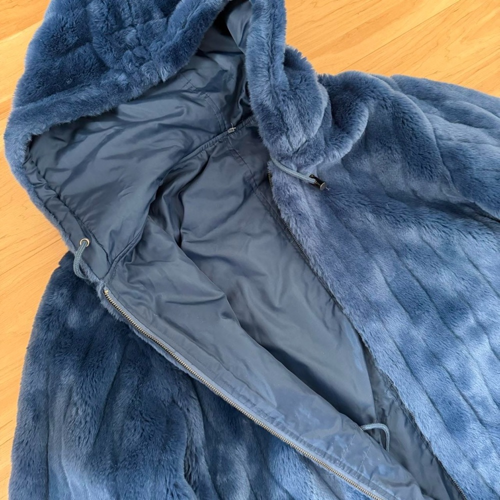 Deep blue faux fur hooded jacket with pockets - Picture 8 of 8